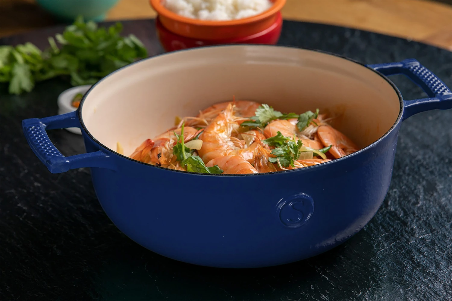 Saveur Selects Hapjespan Voyage - Classic Blue - ø 25 cm / 3.3 liter - geëmailleerde anti-aanbaklaag Saveur Selects Hapjespan Voyage - Classic Blue - ø 25 Cm / 3.3 Liter - Geëmailleerde Anti-aanbaklaag -Goedkope Keuken Benodigdheden 1 2 11 scaled 1