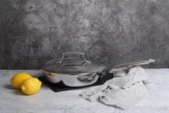 Saveur Selects Pannenset Voyage Series (Koekenpan ø 25 Cm + Steelpan ø 20 Cm) - TriPly RVS - Inductie En Alle Andere Warmtebronnen -Goedkope Keuken Benodigdheden 1200x800 2