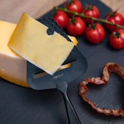Boska Kaasschaaf Monaco+ Zwart -Goedkope Keuken Benodigdheden 307084 BOSKAMonaco CheeseSlicer 8 2400x