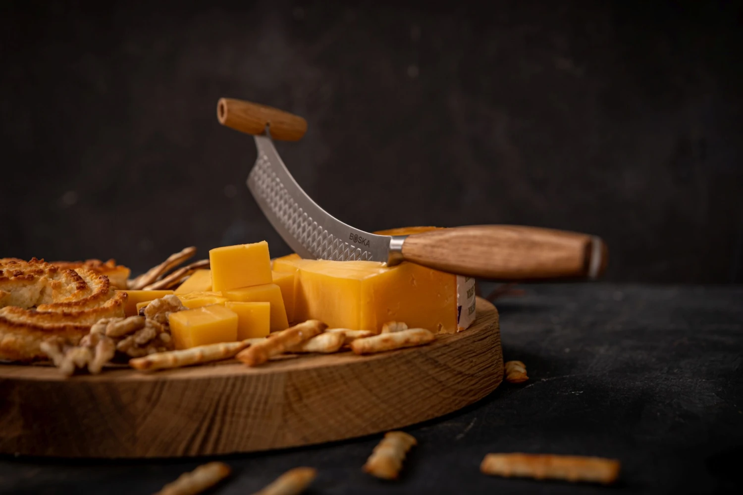 Boska Kaasmes Hollands Oslo+ Boska Kaasmes Hollands Oslo+ -Goedkope Keuken Benodigdheden 320358 Dutch Cheese Knife Oslo No.3 lifestyle 7 scaled