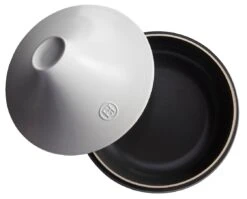 Emile Henry Tajine Delight - Zwart / Wit - Inductie - ø 33.5 Cm / 4 Liter 6 Emile Henry Tajine Delight - Zwart / Wit - Inductie - ø 33.5 Cm / 4 Liter -Goedkope Keuken Benodigdheden 3289317766329 4