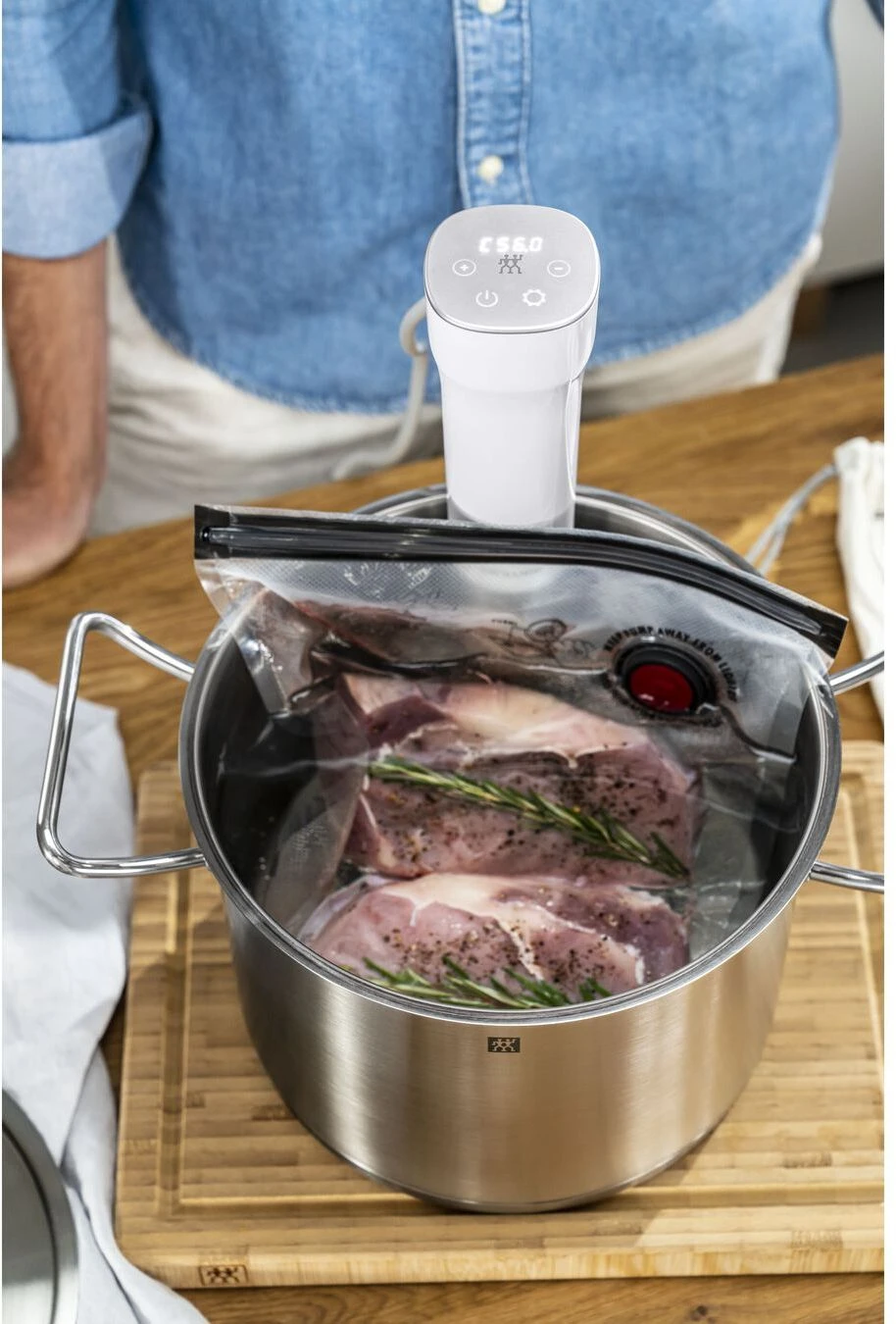 Zwilling Sous Vide Stick Enfinigy - Nauwkeurige temperatuurinstelling - IPX7 Waterproof - Zwart Zwilling Sous Vide Stick Enfinigy - Nauwkeurige Temperatuurinstelling - IPX7 Waterproof - Zwart -Goedkope Keuken Benodigdheden 4009839546716 11