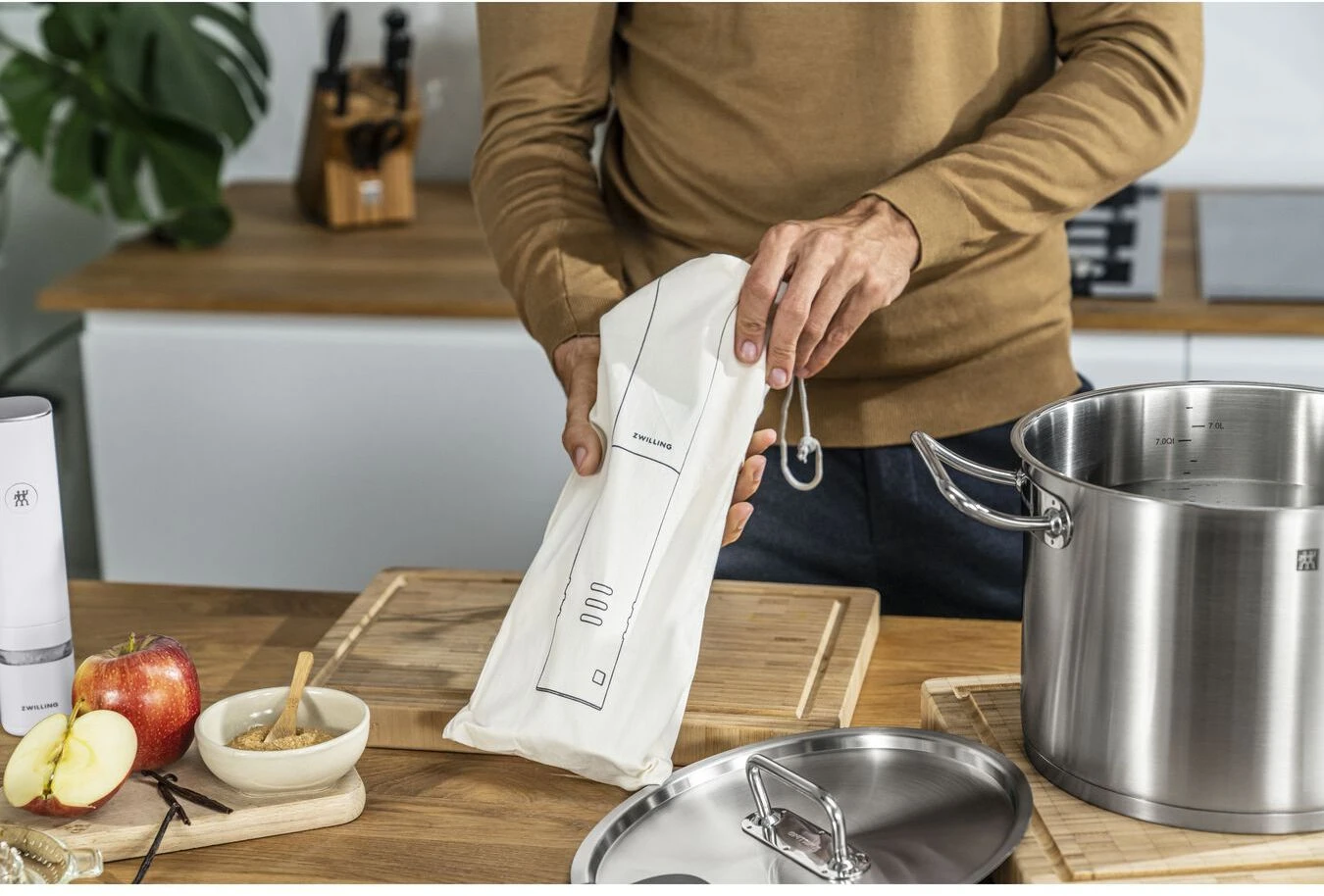 Zwilling Sous Vide Stick Enfinigy - Nauwkeurige temperatuurinstelling - IPX7 Waterproof - Zwart Zwilling Sous Vide Stick Enfinigy - Nauwkeurige Temperatuurinstelling - IPX7 Waterproof - Zwart -Goedkope Keuken Benodigdheden 4009839546716 6