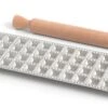 Marcato Ravioli Maker Met Deegroller - 48 Vaks - 2.5 X 2.5 Cm 1 Marcato Ravioli Maker Met Deegroller - 48 Vaks - 2.5 X 2.5 Cm -Goedkope Keuken Benodigdheden 4562588