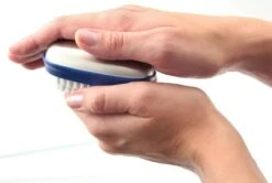 Kitchen Basics RVS Zeep Met Borsteltje 3 Kitchen Basics RVS Zeep Met Borsteltje -Goedkope Keuken Benodigdheden 61050 HandZeepjeBorstelRvs2 2 23