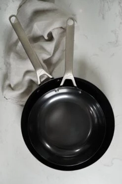 Saveur Selects Pannenset - Carbon Steel (Wokpan ø 35 Cm + Koekenpan ø 30 Cm) - Inductie En Alle Andere Warmtebronnen 9 Saveur Selects Pannenset - Carbon Steel (Wokpan ø 35 Cm + Koekenpan ø 30 Cm) - Inductie En Alle Andere Warmtebronnen -Goedkope Keuken Benodigdheden 800x1200 1