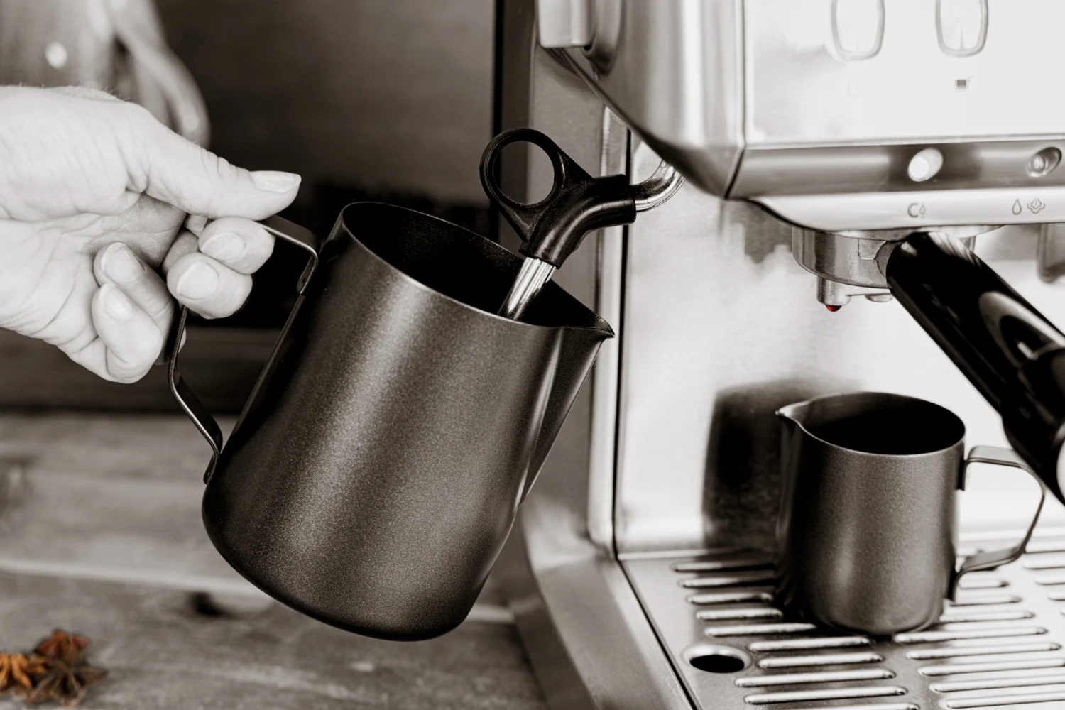 Jay Hill Melkopschuimkan - Zwart - 600 ml Jay Hill Melkopschuimkan - Zwart - 600 Ml -Goedkope Keuken Benodigdheden 8720364451189 1