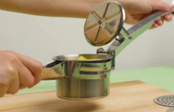 Sareva Pureeknijper / Aardappelpers - RVS - ø 10 Cm -Goedkope Keuken Benodigdheden 8720364454593 1