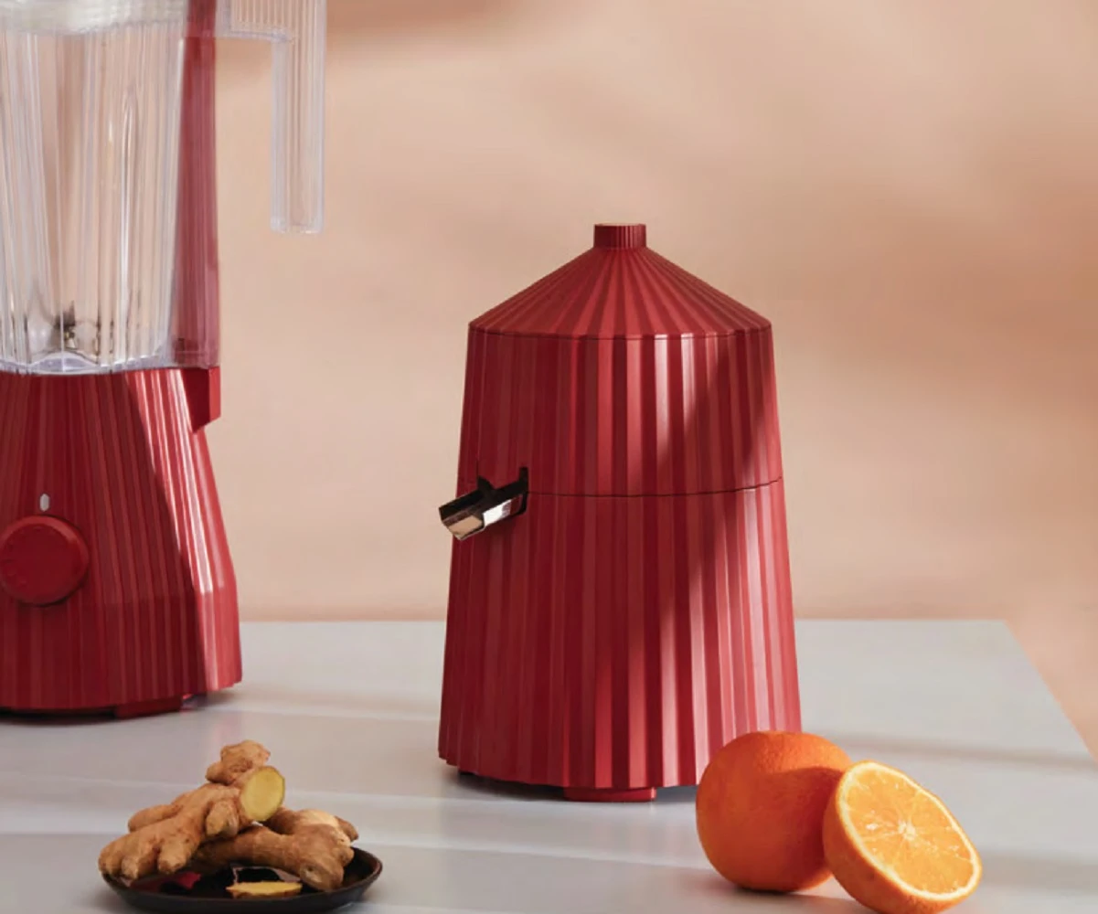 Alessi Citruspers Plissé - elektrisch - Rood - Michele de Lucchi - MDL07 R Alessi Citruspers Plissé - Elektrisch - Rood - Michele De Lucchi - MDL07 R -Goedkope Keuken Benodigdheden Alessi Citruspers sfeer1