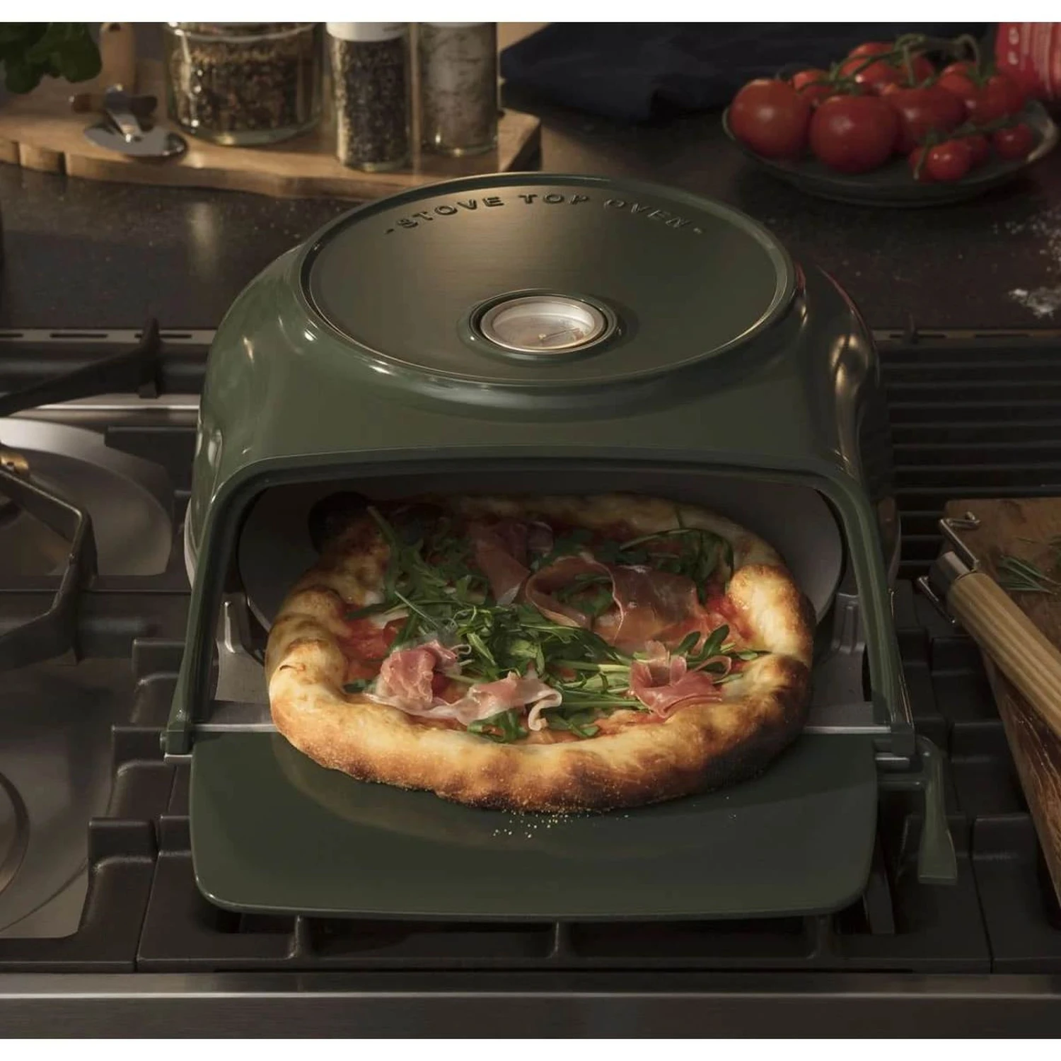 Fernus & Friends Pizza Oven - voor Fornuis - duck green - voor ø 26 cm pizza's Fernus & Friends Pizza Oven - Voor Fornuis - Duck Green - Voor ø 26 Cm Pizza's -Goedkope Keuken Benodigdheden Fernus groen Voorkant Sfeer
