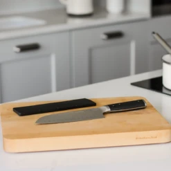 KitchenAid Santokumes Gourmet 18 Cm + Gratis Mesbeschermer 4 KitchenAid Santokumes Gourmet 18 Cm + Gratis Mesbeschermer -Goedkope Keuken Benodigdheden KitchenAid Santokumes Gourmet 18 cm gratis mesbeschermer 3