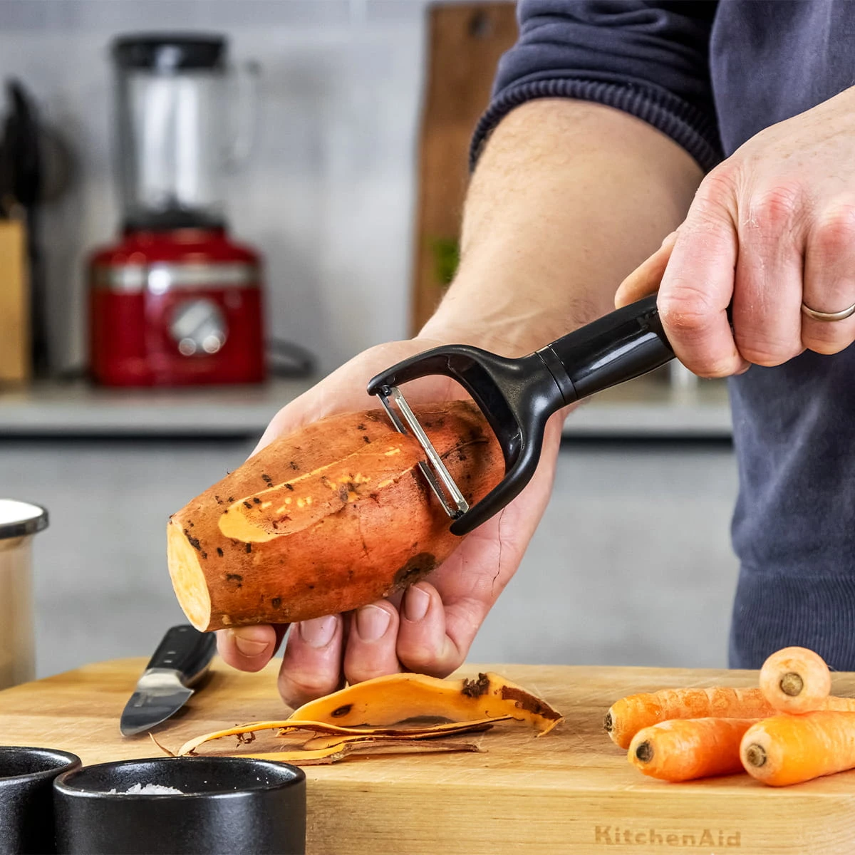 KitchenAid Dunschiller Classic 18 cm - Zwart KitchenAid Dunschiller Classic 18 Cm - Zwart -Goedkope Keuken Benodigdheden KitchenAid obierak do ziemniakow CLASSIC Onyx Black KCG145OHOBE 5057982065904