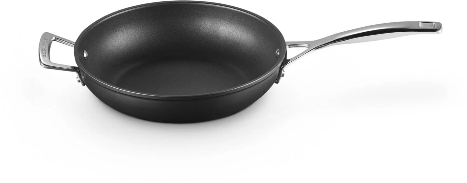 Le Creuset Sauteerpan Les Forgées TNS - ø 26 cm / 2.7 liter - standaard anti-aanbaklaag Le Creuset Sauteerpan Les Forgées TNS - ø 26 Cm / 2.7 Liter - Standaard Anti-aanbaklaag -Goedkope Keuken Benodigdheden LC 20190624 ZS PS FS 51101260010202 002 1