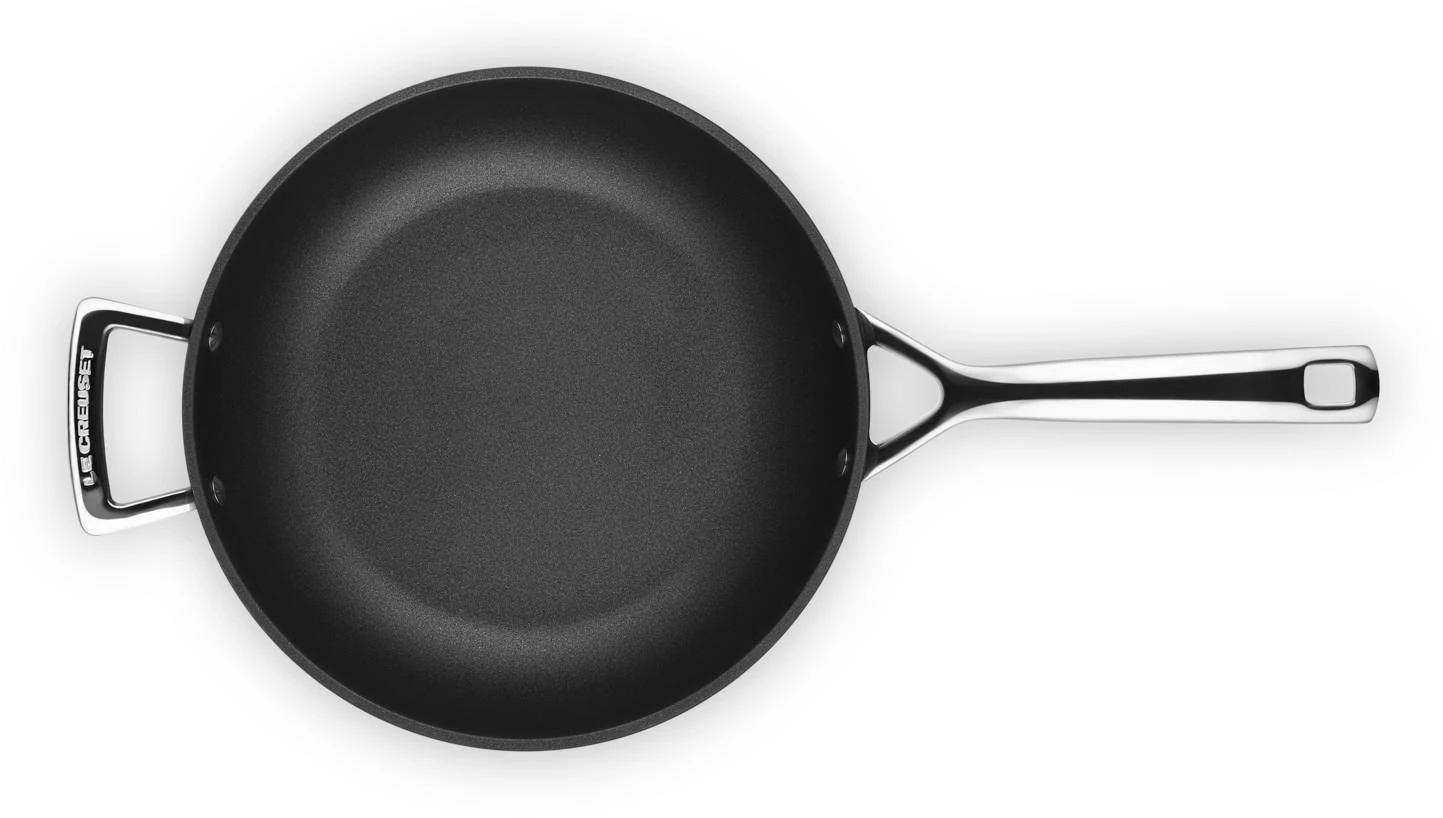Le Creuset Sauteerpan Les Forgées TNS - ø 26 cm / 2.7 liter - standaard anti-aanbaklaag Le Creuset Sauteerpan Les Forgées TNS - ø 26 Cm / 2.7 Liter - Standaard Anti-aanbaklaag -Goedkope Keuken Benodigdheden LC 20190624 ZS PS FS 51101260010202 004 1