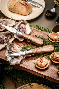 Laguiole Style De Vie Oestermessen Met Oesterhouder Luxury Line Olijfhout 4 Laguiole Style De Vie Oestermessen Met Oesterhouder Luxury Line Olijfhout -Goedkope Keuken Benodigdheden OesterOliveGift 3