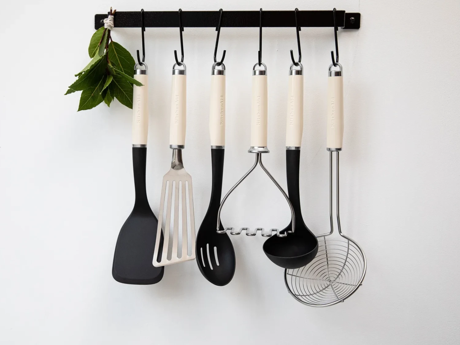 KitchenAid Soeplepel Core - Amandelwit KitchenAid Soeplepel Core - Amandelwit -Goedkope Keuken Benodigdheden Productafbeeldingen CL 2023 03 09T144311.512