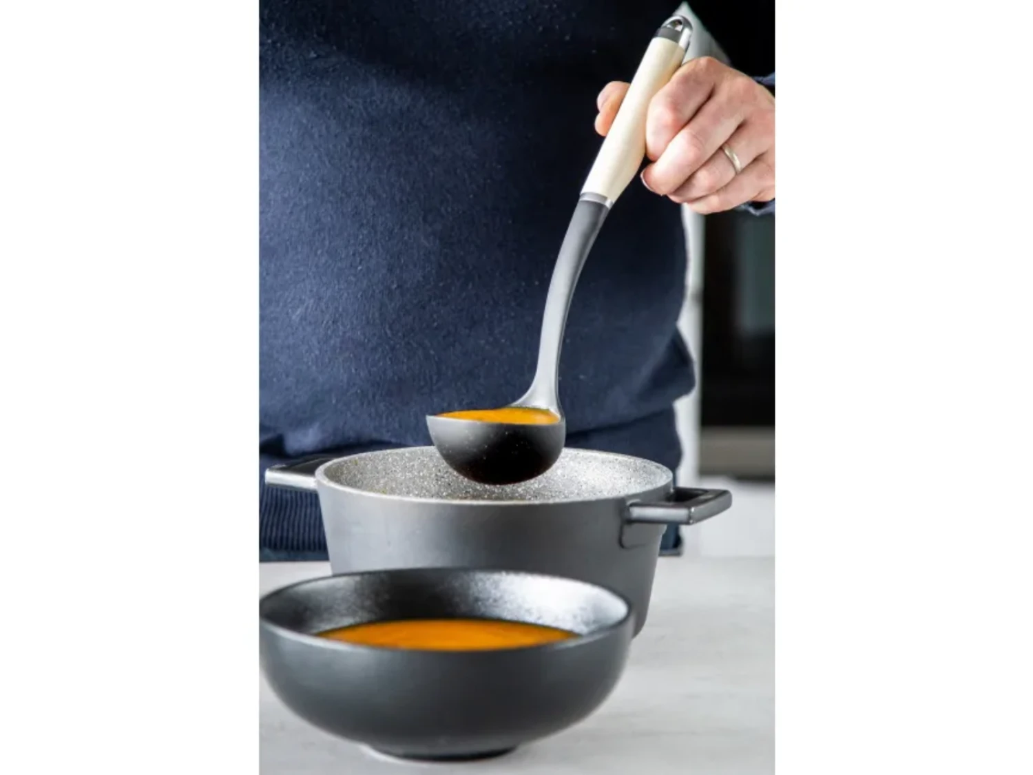 KitchenAid Soeplepel Core - Amandelwit KitchenAid Soeplepel Core - Amandelwit -Goedkope Keuken Benodigdheden Productafbeeldingen CL 2023 03 09T144405.441