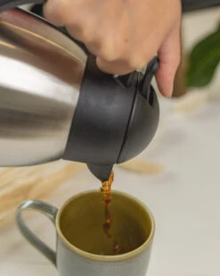 Sareva Thermoskan - RVS - Zwart - 1 Liter 3 Sareva Thermoskan - RVS - Zwart - 1 Liter -Goedkope Keuken Benodigdheden Schenken 2