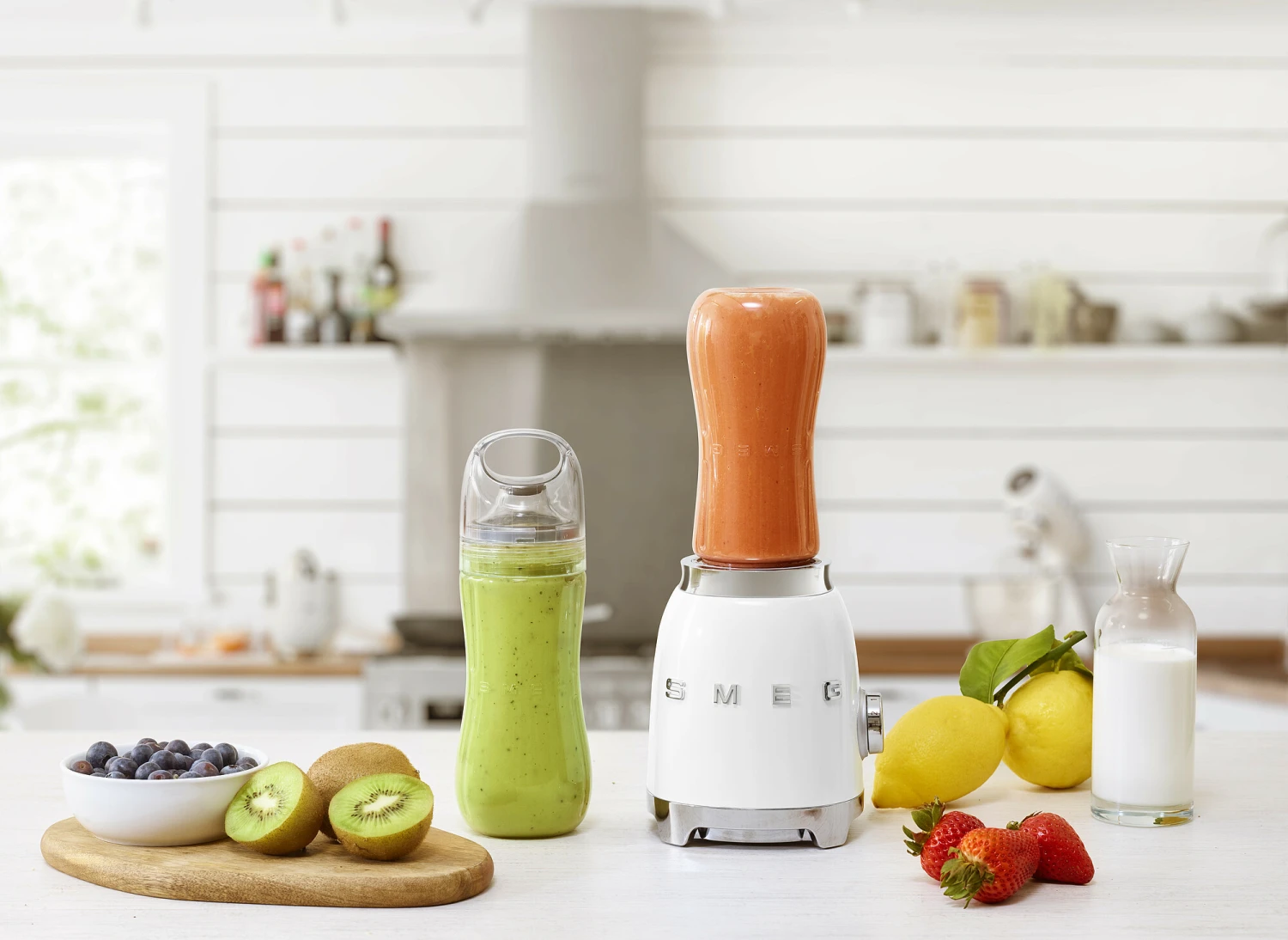 SMEG Smoothie Blender - compact - Wit - 600 ml - PBF01WHEU SMEG Smoothie Blender - Compact - Wit - 600 Ml - PBF01WHEU -Goedkope Keuken Benodigdheden WEB PBF01WHEU L02.jpg