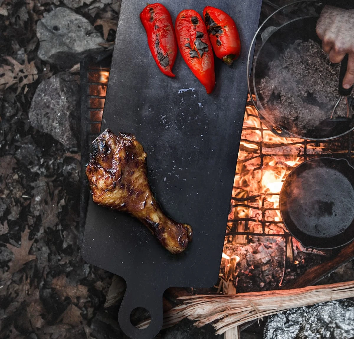 Fernus & Friends Fireplate - Bakplaat voor op vuur Fernus & Friends Fireplate - Bakplaat Voor Op Vuur -Goedkope Keuken Benodigdheden fireplate sfeer