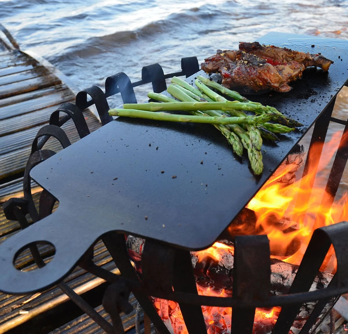 Fernus & Friends Fireplate - Bakplaat voor op vuur Fernus & Friends Fireplate - Bakplaat Voor Op Vuur -Goedkope Keuken Benodigdheden fireplate water