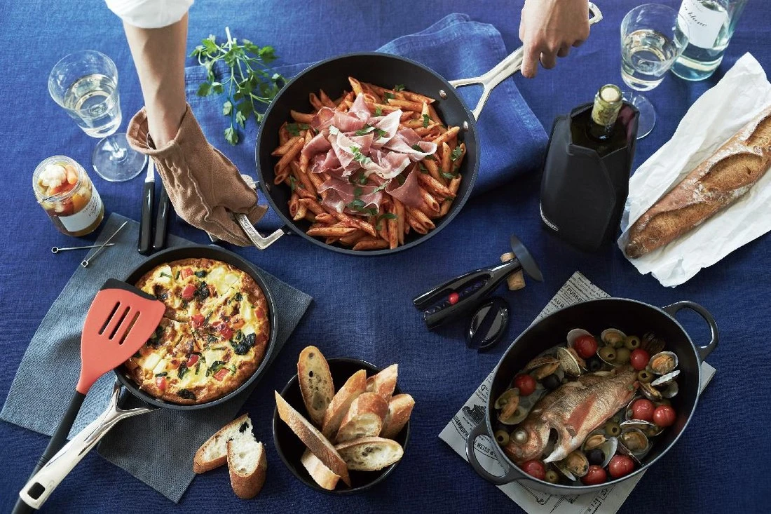 Le Creuset Sauteerpan Les Forgées TNS - ø 26 cm / 2.7 liter - standaard anti-aanbaklaag Le Creuset Sauteerpan Les Forgées TNS - ø 26 Cm / 2.7 Liter - Standaard Anti-aanbaklaag -Goedkope Keuken Benodigdheden le creuset sauteerpan 26cm sfeer pannen