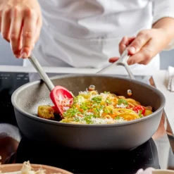 Demeyere Hapjespan Alu Pro 5 - Duraslide Titanium - ø 28 Cm / 3 Liter - Standaard Anti-aanbaklaag -Goedkope Keuken Benodigdheden pdp masonry content demeyere alu pro high 5 pan heats up quickly 750x750 1