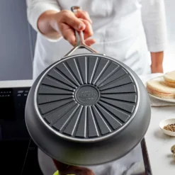 Demeyere Hapjespan Alu Pro 5 - Duraslide Titanium - ø 24 Cm / 3.2 Liter - Standaard Anti-aanbaklaag -Goedkope Keuken Benodigdheden pdp masonry content demeyere radiant 750x750