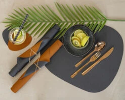 Jay Hill Onderzetters - Vegan Leer - Zwart / Cognac - Organic - Dubbelzijdig - 13 X 11 Cm - 6 Stuks -Goedkope Keuken Benodigdheden placemat 5 8