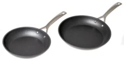 Le Creuset Koekenpannenset Les Forgées TNS - ø 24 En 28 Cm - Standaard Anti-aanbaklaag 5 Le Creuset Koekenpannenset Les Forgées TNS - ø 24 En 28 Cm - Standaard Anti-aanbaklaag -Goedkope Keuken Benodigdheden product 1 2