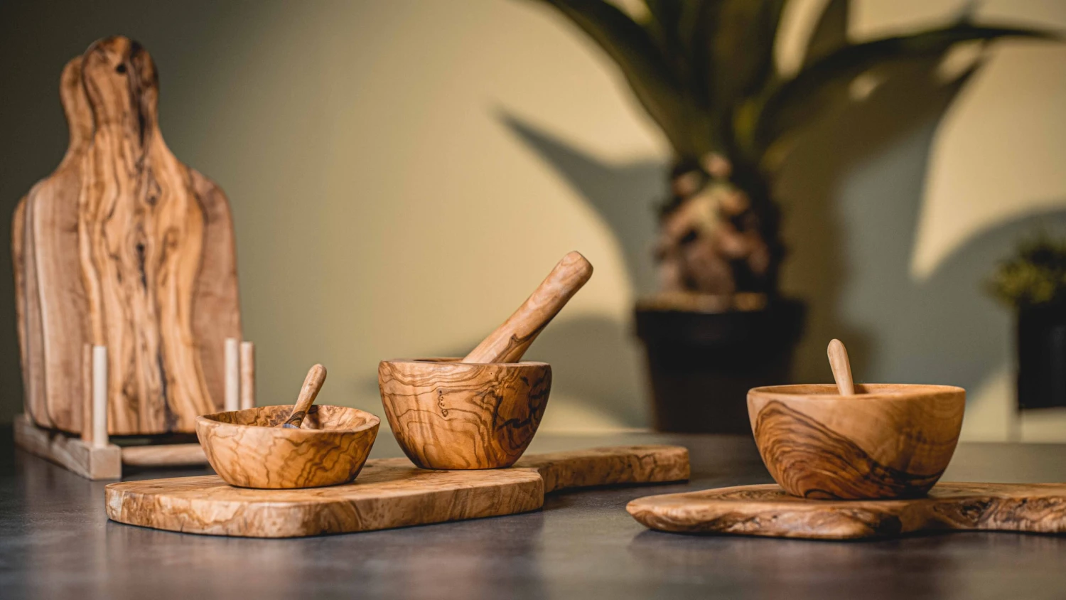 Jay Hill Serveerplank Tunea Olijfhout Schors 29 - 31 cm Jay Hill Serveerplank Tunea Olijfhout Schors 29 - 31 Cm -Goedkope Keuken Benodigdheden tunea 4 3 scaled